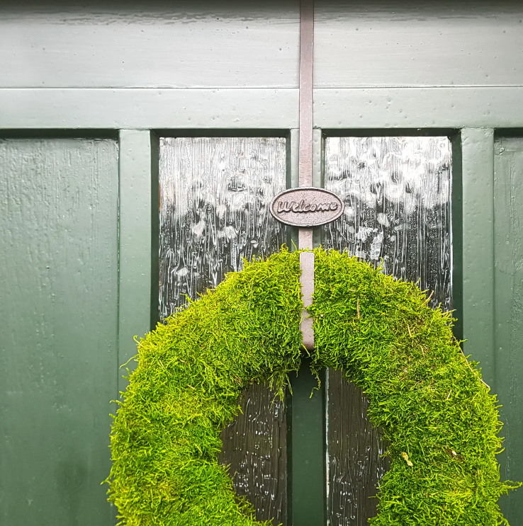 'Welcome' door wreath hanger