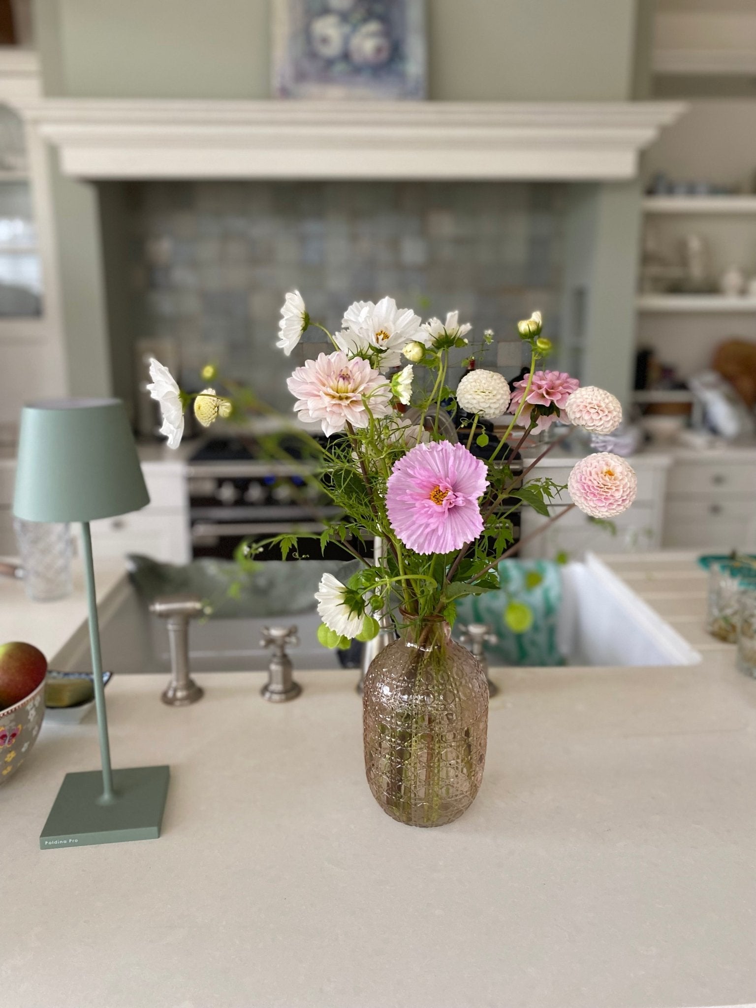 Glazen vaas 'Chrisje' – elegante roze vaas van 20 cm hoog - Tuinkabouter Chrisje